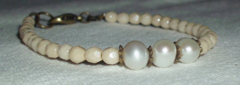 Armbnd m. ferskvandsperler, Vintage Creme